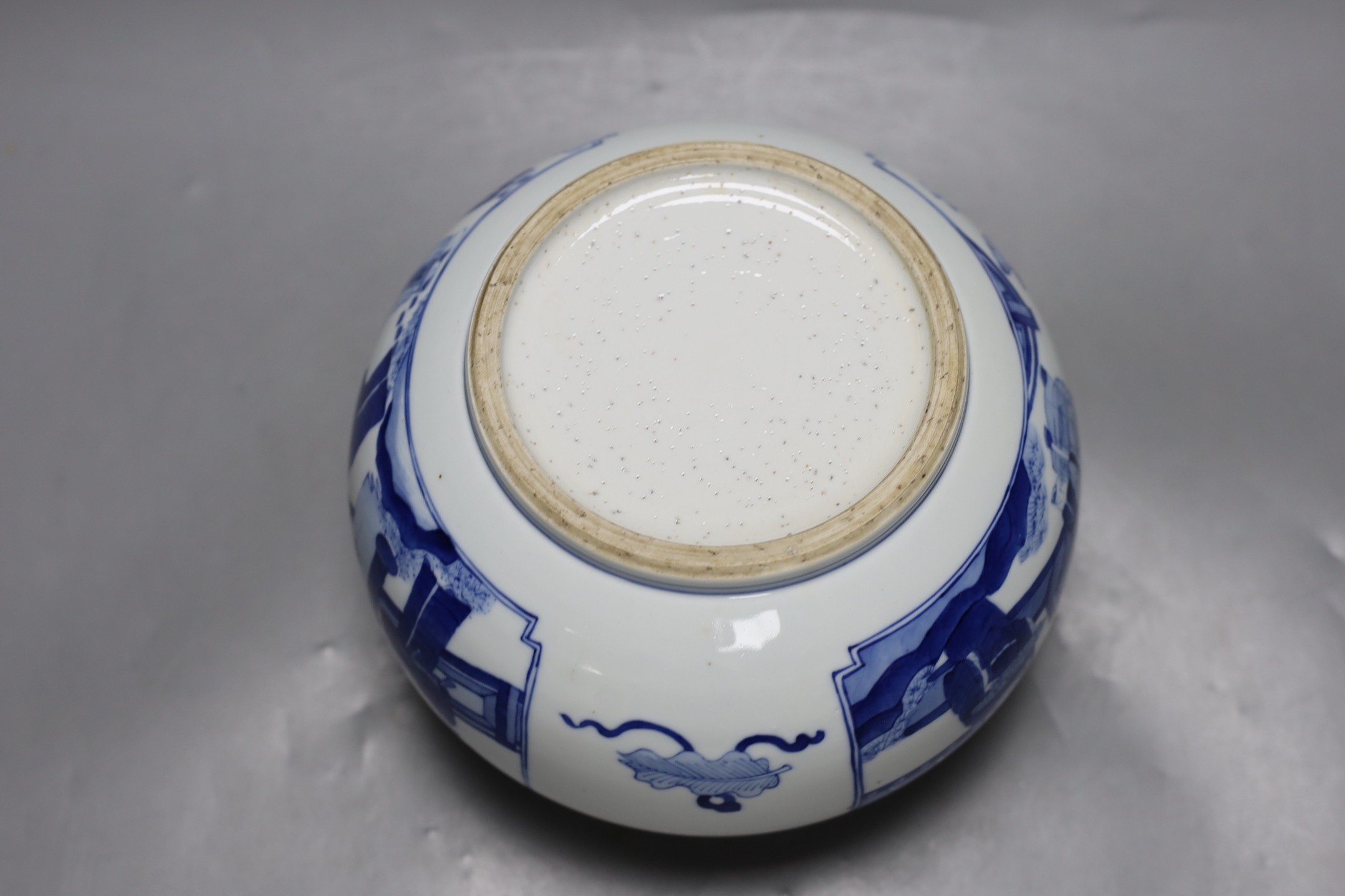 A Chinese blue and white jardiniere 15cm